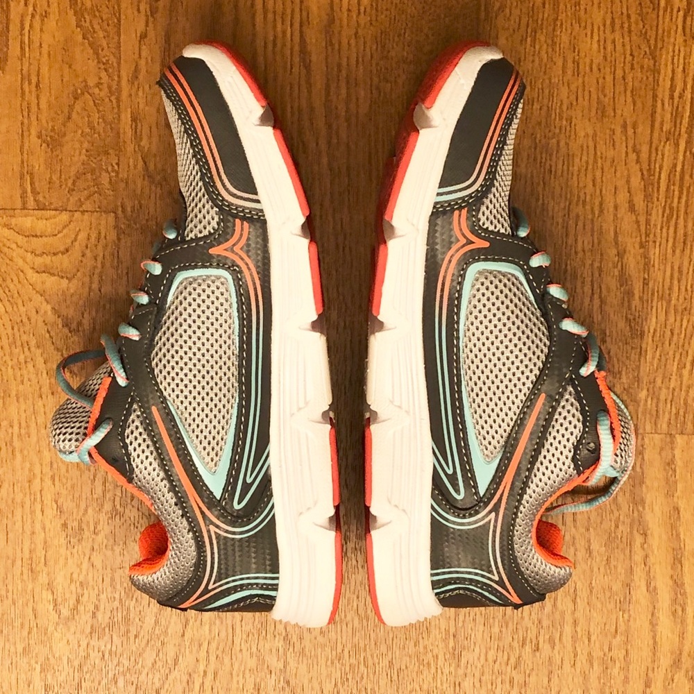 Fila Running Shoes. - Picture 3 of 5